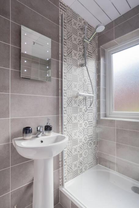 Beautiful Apartment In The Heart Of Belfast!! Bagian luar foto